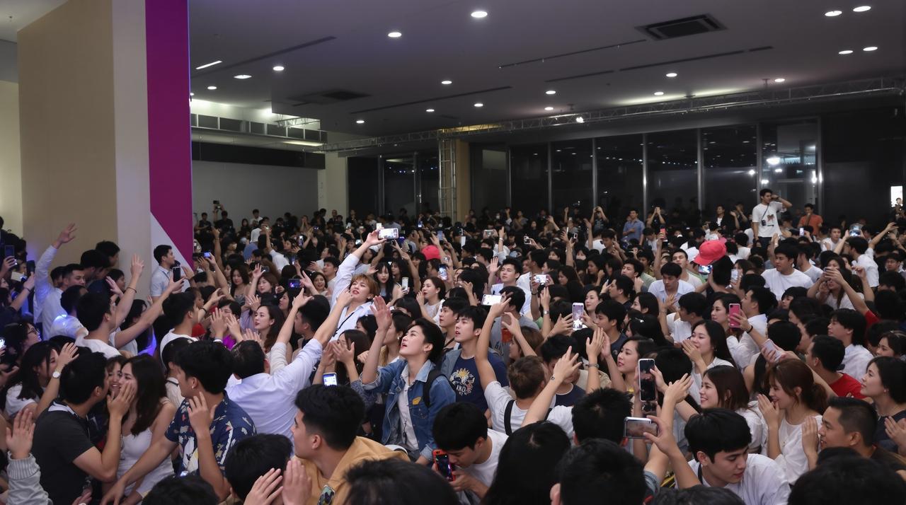 色色看片2026年度影迷见面会